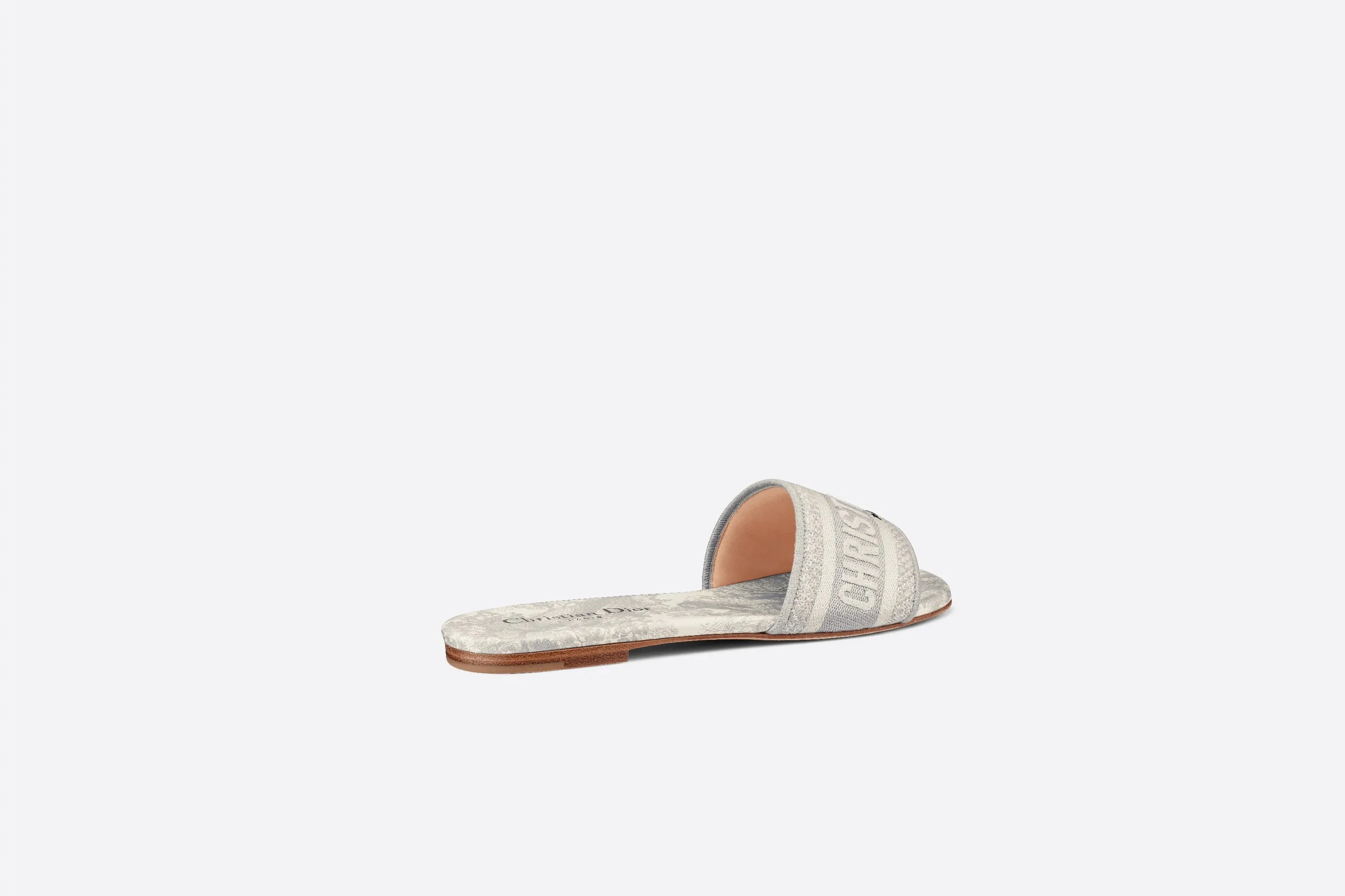 👟👟Ex-factory price 300👟👟 Dior women’s DWAY embroidered half-flops! Flat-soled slippers with letters for street wear. This year, Dor went crazy and changed designers. The whole style changed. Those who liked them quickly grabbed a pair as soon as possible! This knitted embroidered slipper is not just ordinary, comfortable and beautiful. It is a new series of three-dimensional letter embroidered slippers with a very stylish style. It is made with Dior Logo woven canvas embroidery technology! Fashionable touch! Flat slippers are classic, high-quality and glamorous masterpieces. The most popular spring and summer series in the counter are both temperamental, fashionable, classic and attractive. The design style is particularly beautiful on the feet∽ Whether it is a beach vacation or daily wear, it is absolutely full of freshness! ❤️Density embroidery, exquisite ogo texture and delicate lambskin midsole are super comfortable! This must-have item for summer, whether it is a beach vacation or daily wear, it is definitely full of freshness! Made in China with rubber sole and colorful hard box packaging, the high-end and luxurious feel is clear at a glance! Code number: 35——40 41 42 customized color, black, pink, gray